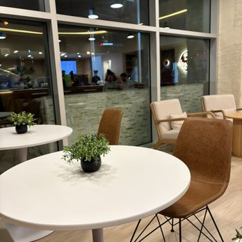 Drizzle Cheesecakes - Seating - Desserts Near Me - Irving, Texas
