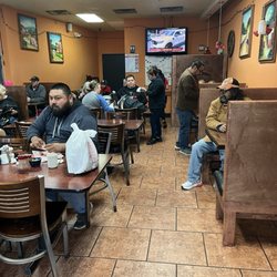 Taqueria El Sazon Tapatio - Tables inside seating