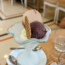 Le Café - June 23, 2022; Fiordilatte and chocolate gelato (€6).
