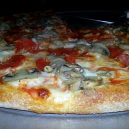 Pepperoni, mushrooms and garlic. Very good. Pepperoni, mushrooms and garlic. Very good.