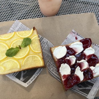 Davelle - Honey Lemon Toast Berry and Cream Cheese Toast - Japanese Near Me - New York, New York