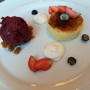 Gui - Creme brûlée with vanilla cream and a berry sorbet with crumble. - Scandinavian Near Me - Vantaa, 18