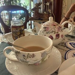 Florentine Salon de Te - You have to ask for honey but they give you the good stuff!