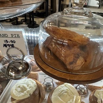 Sequoia Mountain Bakery - Hand pie and cinnamon rolls - Bakeries Near Me - Kernville, California Sequoia Mountain Bakery - Hand pie and cinnamon rolls - Bakeries Near Me - Kernville, California