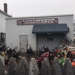 Lynn Lawnmower & Snowblower Service - Frontal view of shop