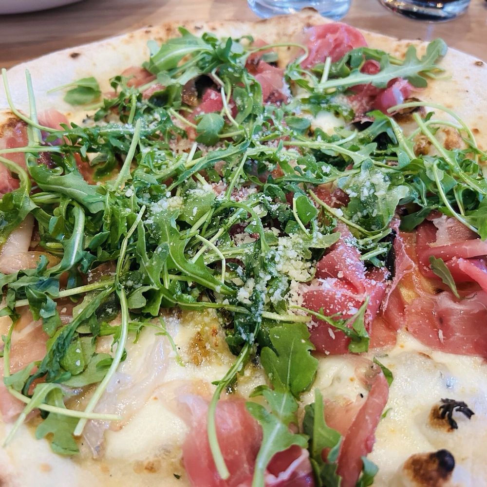 Gia Mia - Arugula and prosciutto pizza - Italian Near Me - Naperville, Illinois