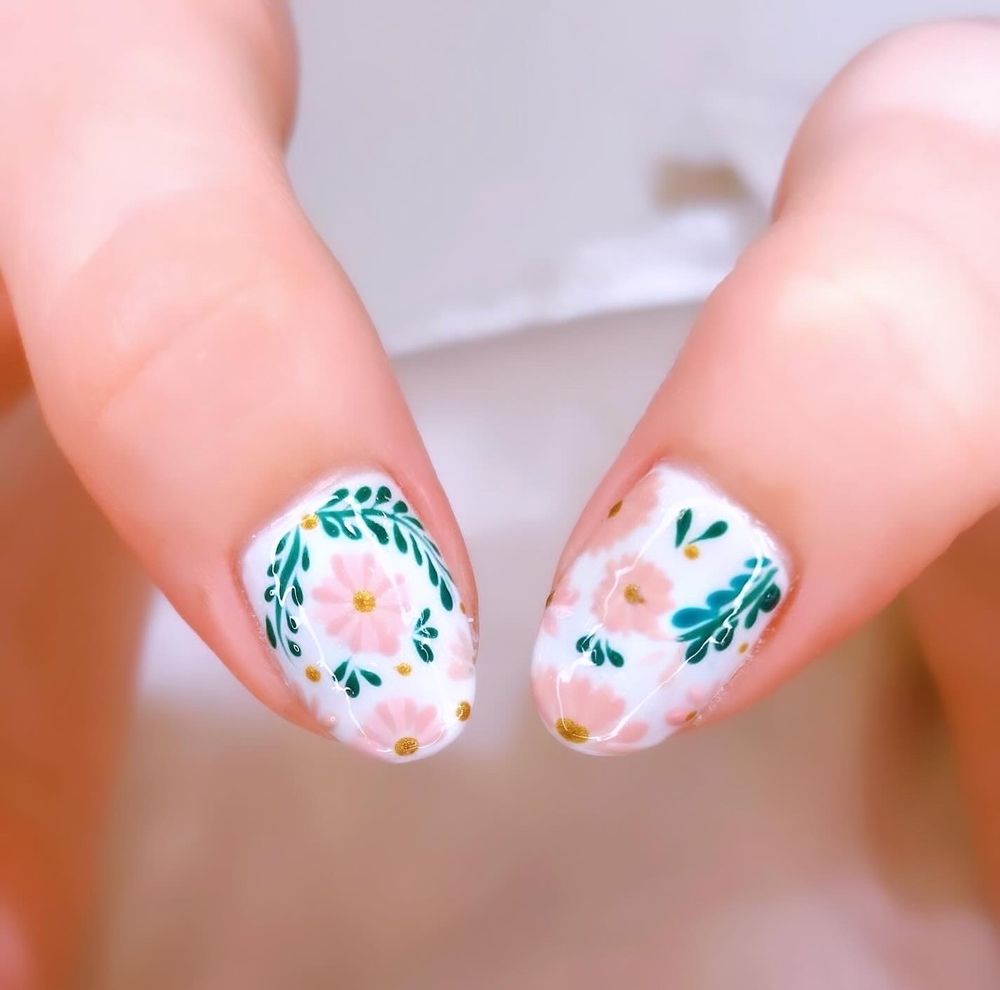 Nia's Nail Nook Logo