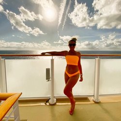 Shimmer Us - Laurel is one word. Stunning!! Her SHIMMER US tan is with her in HAWAII.
