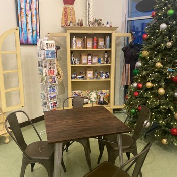 Cake Studio - a table and chairs in front of a christmas tree - Coffee & Tea Near Me - Wasilla, Alaska