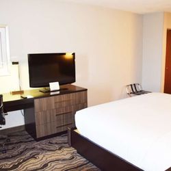 DoubleTree by Hilton Hotel Montgomery Downtown - Guest room