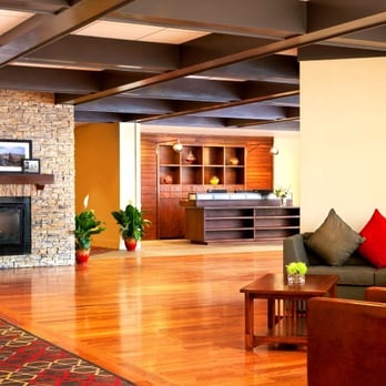 Four Points by Sheraton Meriden - Lobby - Hotels Near Me - Meriden, Connecticut