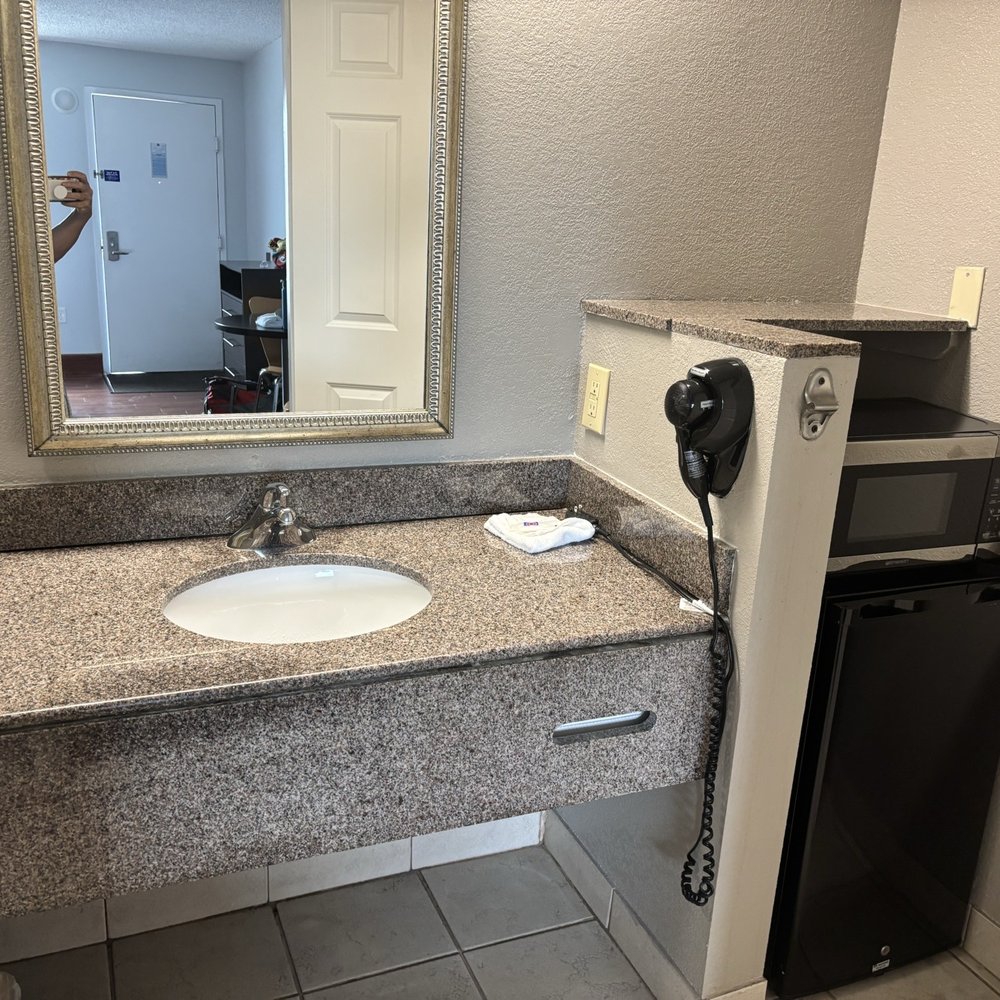 Motel 6 - Fridge and microwave in every room - Hotels Near Me - Lexington, Virginia Motel 6 - Fridge and microwave in every room - Hotels Near Me - Lexington, Virginia