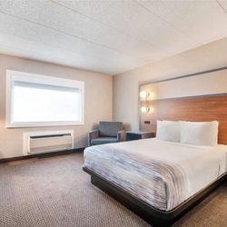AmericInn by Wyndham St Peter - Guest room