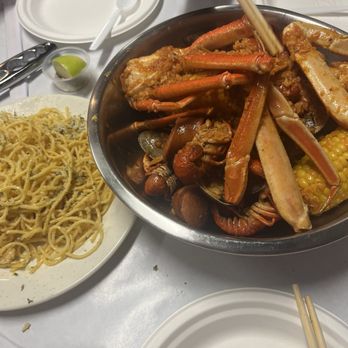 Crawfish LA - Combo: Mussel, clam, crawfish. Snow crab, garlic noodles - Seafood Near Me - San Jose, California Crawfish LA - Combo: Mussel, clam, crawfish. Snow crab, garlic noodles - Seafood Near Me - San Jose, California