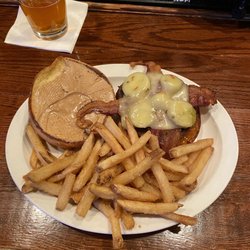 Goodfellas Grill & Bar - Not your momma's PB&J burger!