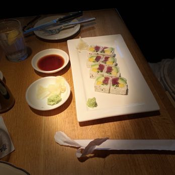 RO Restaurant & Lounge - Tuna Mango Roll - Lounges Near Me - Yountville, California
