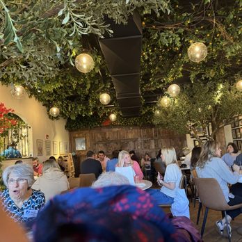 Sorelle - Compact and cozy seating arrangement - Cafes Near Me - Long Grove, Illinois