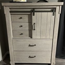 Ashley Store - Dresser