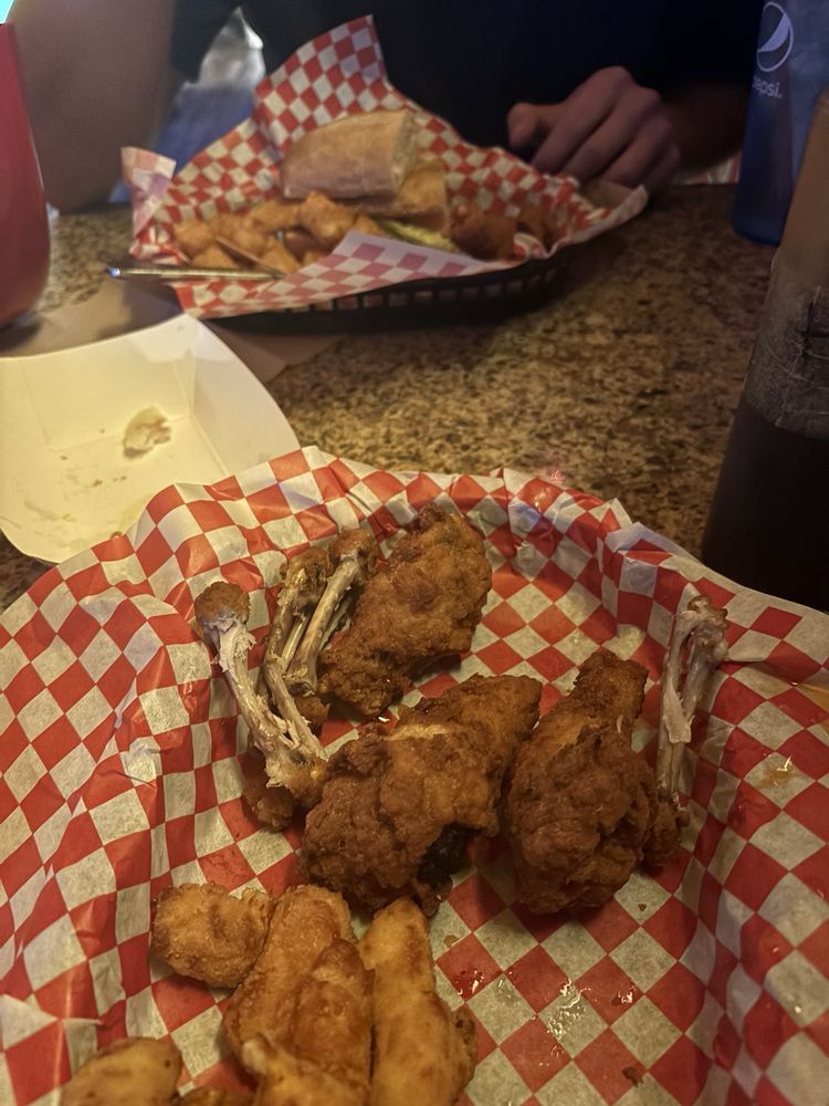 Mac’s Pub & Grub Logo