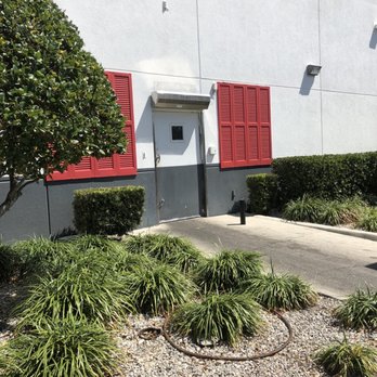 Steak ’n Shake - a building with red shutters - Fast Food Near Me - Leesburg, Florida Steak ’n Shake - a building with red shutters - Fast Food Near Me - Leesburg, Florida