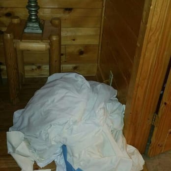Cabins USA - Dirty sheets on the floor !!! - Vacation Rentals Near Me - Sevierville, Tennessee