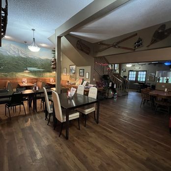 IVY Bear Family Pizzeria - Totally empty, deserted dining room - Pizza Near Me - Sandy, Oregon IVY Bear Family Pizzeria - Totally empty, deserted dining room - Pizza Near Me - Sandy, Oregon