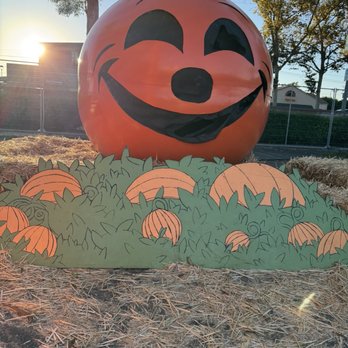 Pa's Pumpkin Patch - Amusement Parks Near Me - Lakewood, California Pa's Pumpkin Patch - Amusement Parks Near Me - Lakewood, California