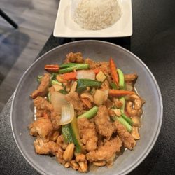 YaYa's Thai Street Fusion - Nutty Cashew Chicken
