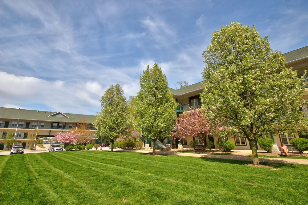 SCHOLAR’S QUAD COLLEGIATE APARTMENTS Updated August 2024 2716 E