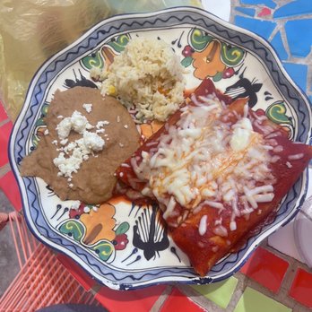 Regina Con Sabor A Mama - Enchiladas with mixture of beef and chicken (Red Sauce) - Seafood Near Me - Puerto Peñasco, SON