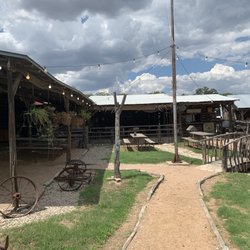 Natty Flat Smokehouse - Outside dining