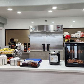 La Serena Inn - Breakfast - Hotels Near Me - Morro Bay, California