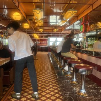 Beginner's Diner - Ambience - Diners Near Me - San Diego, California