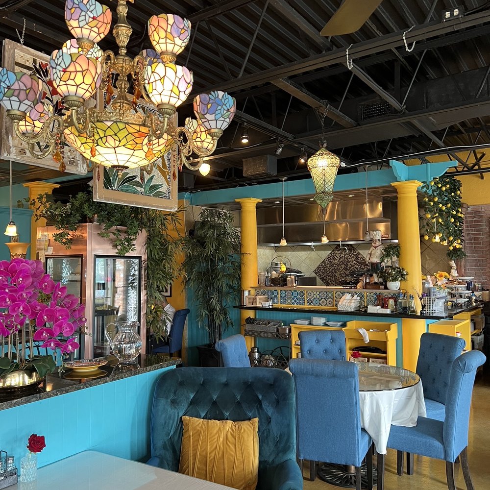 Belle & Maxwell's American /Italian restaurant - the dining area - Bars Near Me - West Palm Beach, Florida