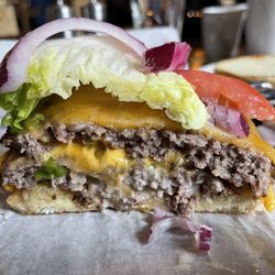 Karstens Public House - Mc Kinkey Chalet Resort Karstens Double Cheeseburger