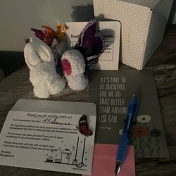 Silver Ridge Lodge - Welcome towel bunnies with a cup of lollipops and Hershey kisses.