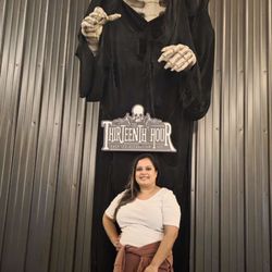 The Thirteenth Hour Haunted Attraction - Cool props