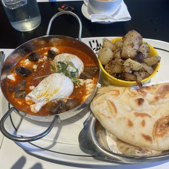 L’Avenue - Breakfast & Brunch Near Me - Toronto, Ontario