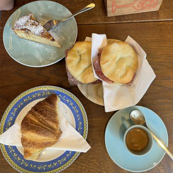 Magna Bevi Tasi - caramello salato croissant, salami & cheese sandwich, torta canella, espresso - Venetian Near Me - Venezia, VE