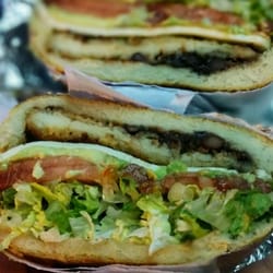 Morelos Authentic Mexican Cuisine - Pollo Torta ($6) con queso, avocado, tomato, negro frijoles, y lechuga. Delicioso.