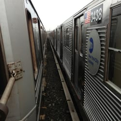 MTA - 207 St Yard Subway Station - R46 and R32
