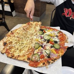 Sampa's Pizza - Big size compared w American individual pizza