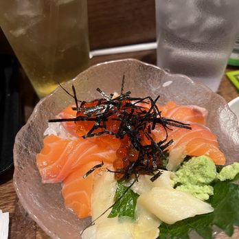 Mr Max - Salmon and salmon roe bowl - Sushi Bars Near Me - Irving, Texas