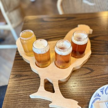 Chef Art Smith's Reunion - Beer flight. - American Near Me - Chicago, Illinois