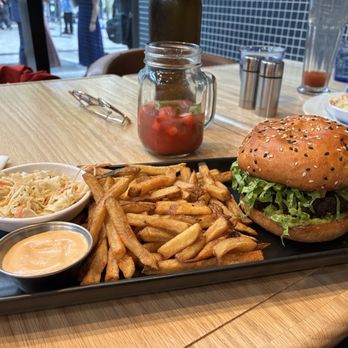 Cochon Dingue - Veggy burger plate Oh the cold slaw is awesome - Breakfast & Brunch Near Me - Montreal, Quebec Cochon Dingue - Veggy burger plate Oh the cold slaw is awesome - Breakfast & Brunch Near Me - Montreal, Quebec