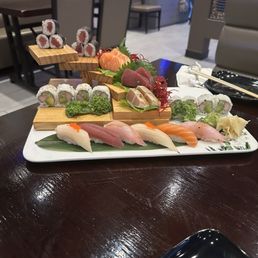 B5. Sushi Sashimi Combo 6 pcs. of sushi, 6 pcs. sashimi, California roll, tuna roll $30.95
