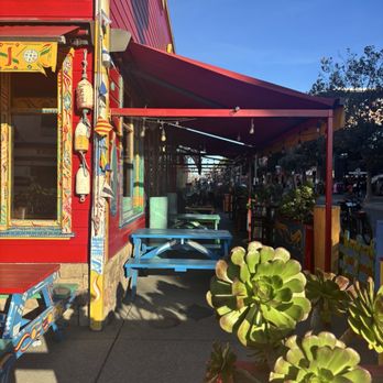 Capurro's - Cute outside area - Seafood Near Me - San Francisco, California