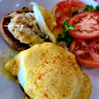 Scramblers Restaurant - Close up of the crab cakes in crab cake benny - it had a can/fishy flavor that did not taste fresh at all - Breakfast & Brunch Near Me - Jacksonville, Florida