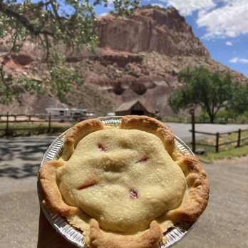 Gifford Homestead - Cherry pie with an amazing backdrop - Landmarks & Historical Buildings Near Me - Fruita, Utah