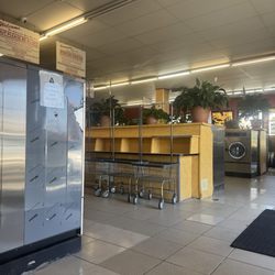 Laundromat Of Rialto - Inside